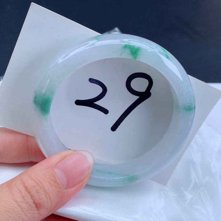 翡翠手镯未镶嵌缅甸