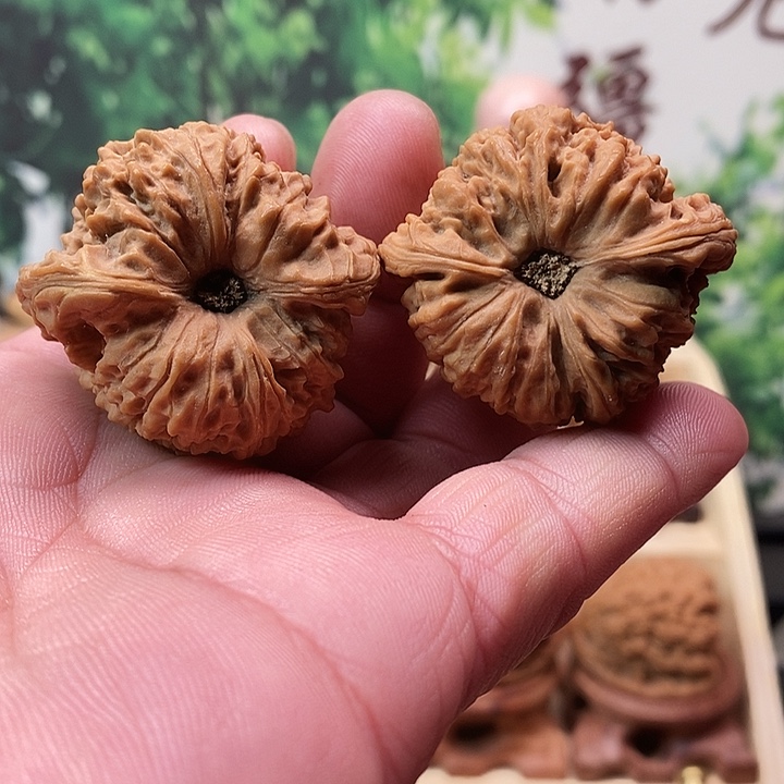 文玩核桃吊坠拉丝凹底南疆石