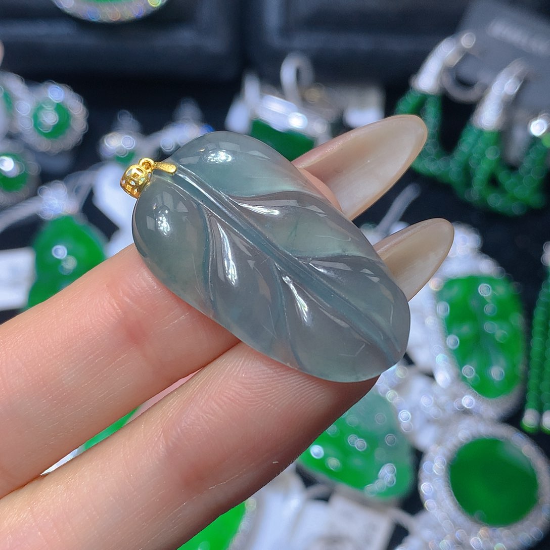 翡翠颈饰18K金镶嵌翡翠