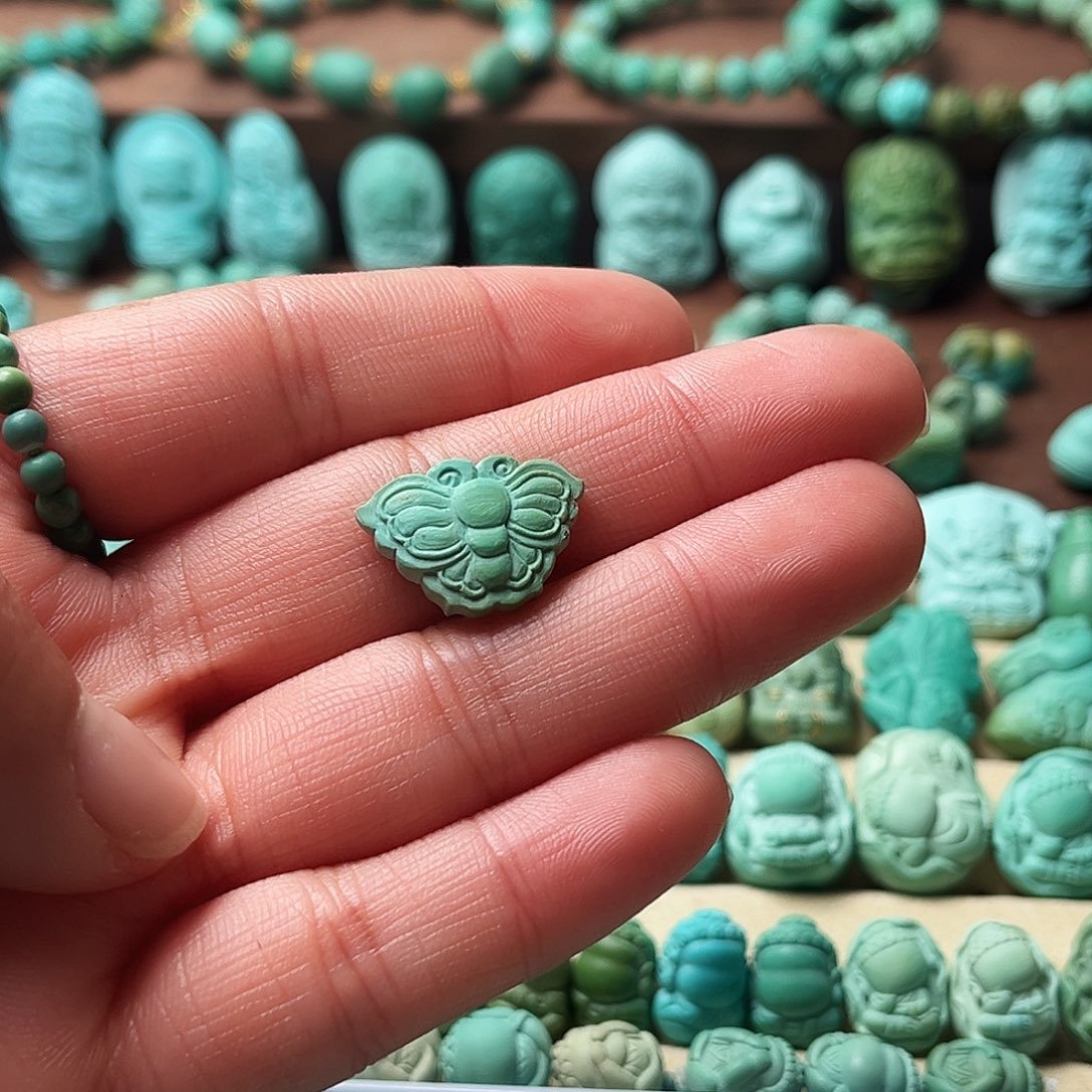 绿松石未镶嵌颈饰