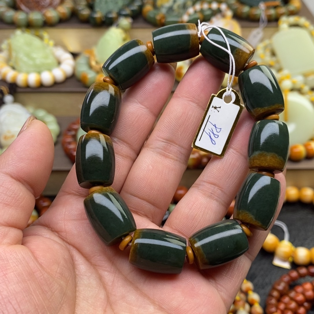 透闪石质玉未镶嵌手串