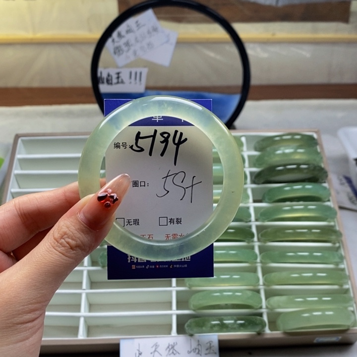 蛇纹石玉手镯未镶嵌