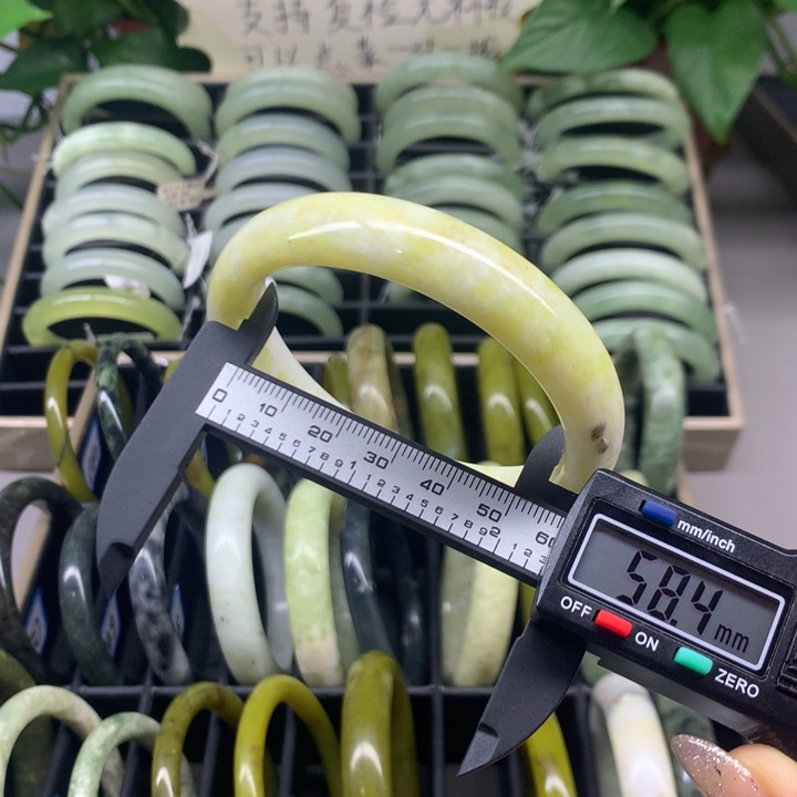 蛇纹石玉未镶嵌手镯134