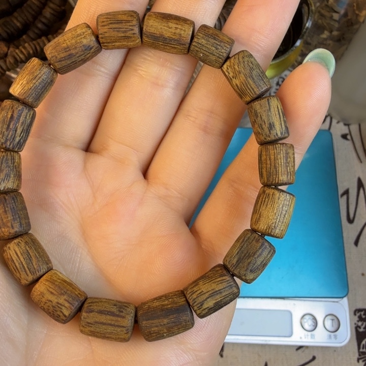 沉香碎屑沉香莺歌绿奇楠99沉08桶珠7.7克