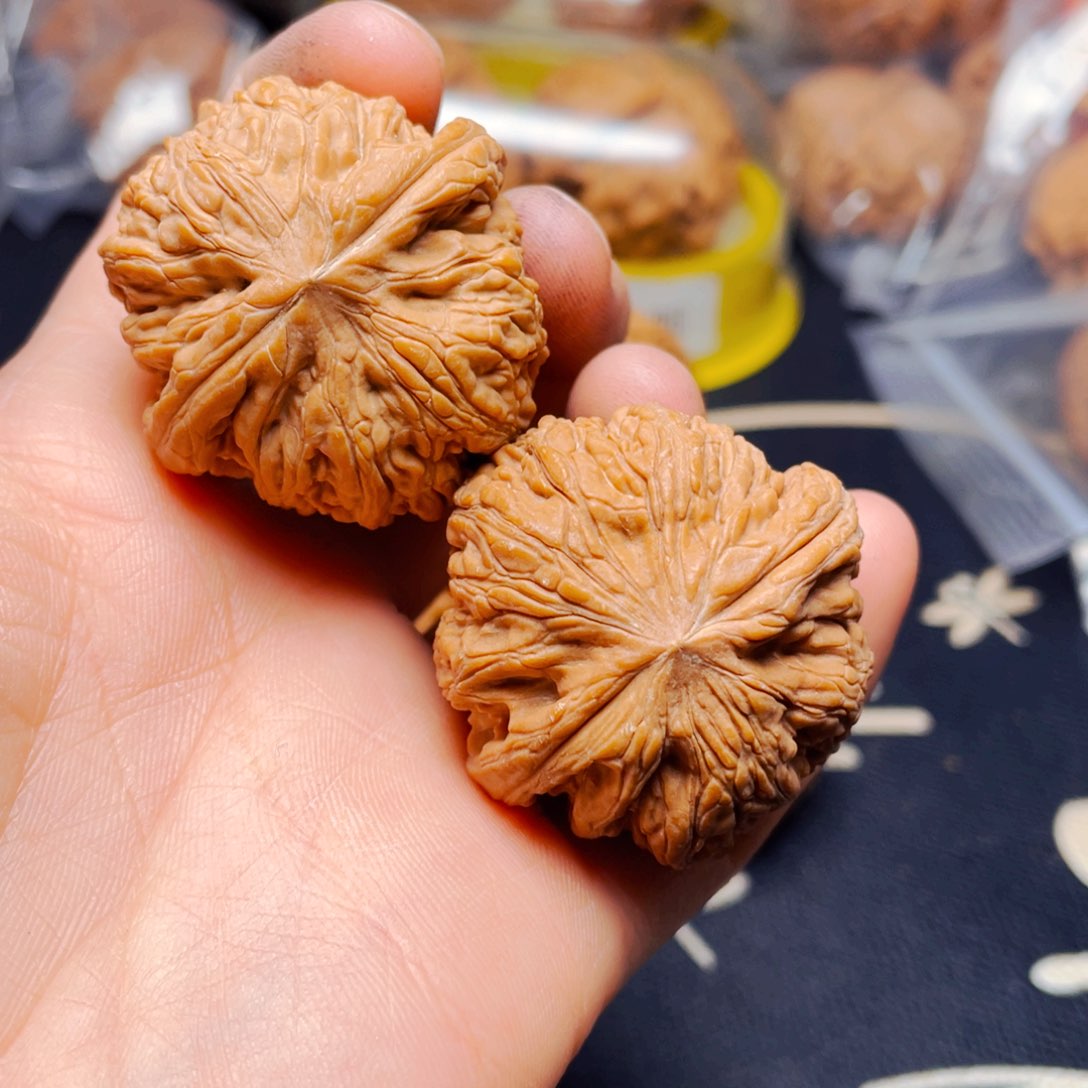 吊坠文玩核桃御尊一对