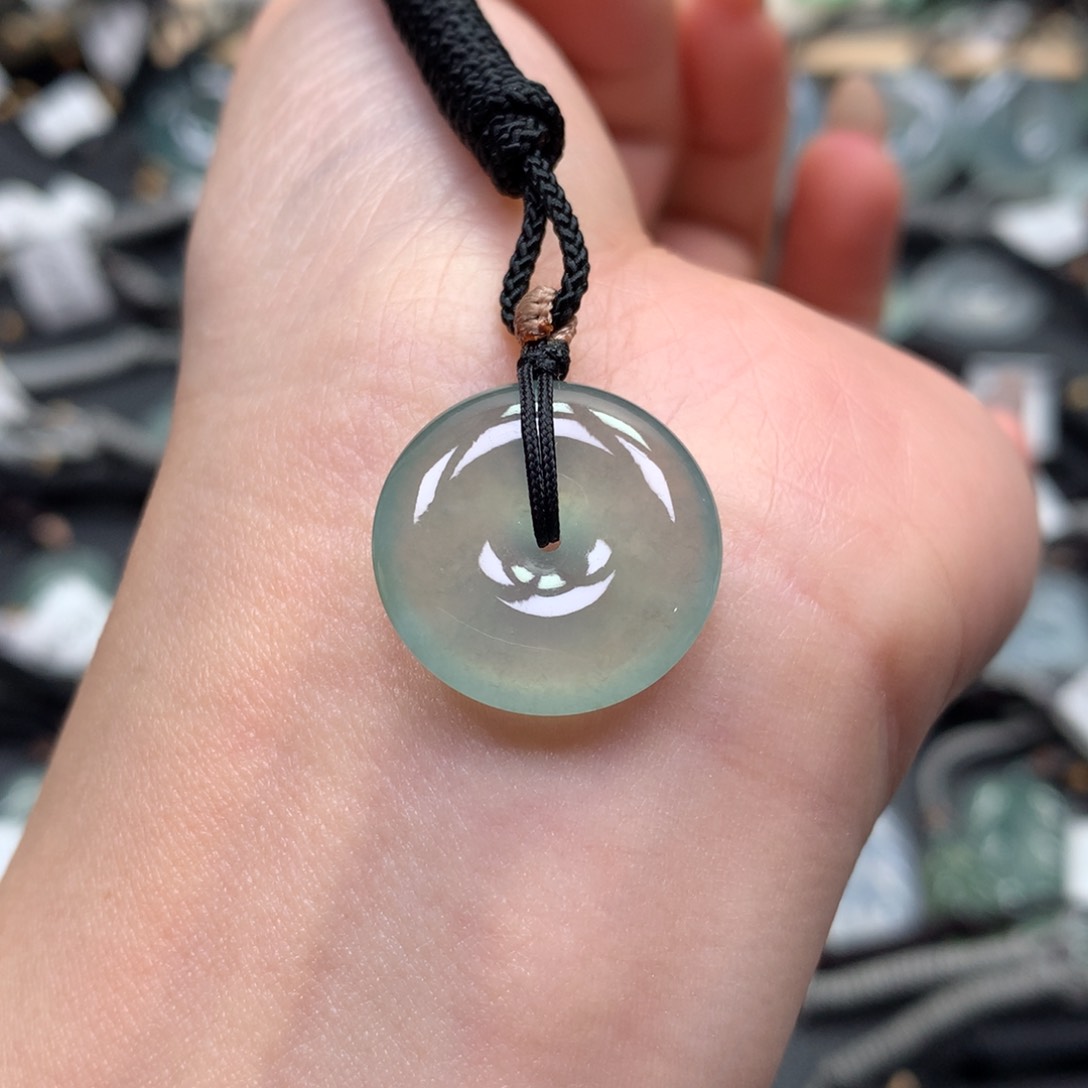 翡翠颈饰未镶嵌扣子