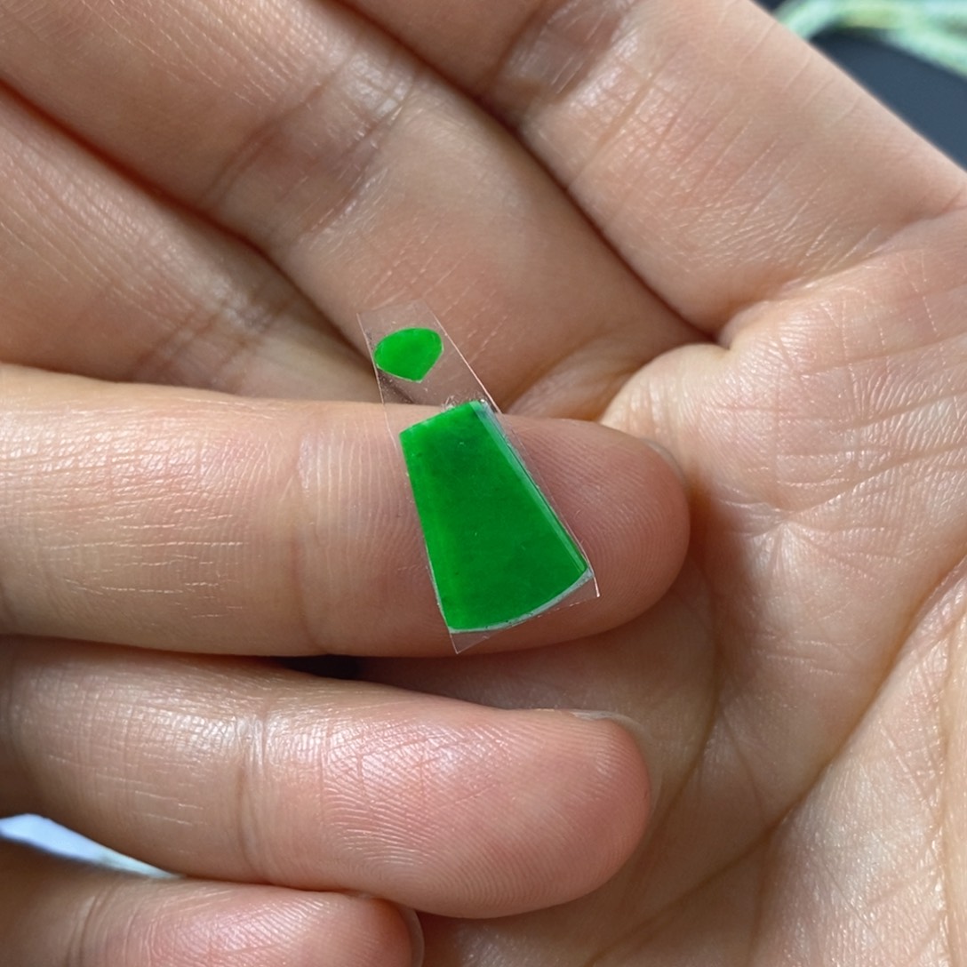 翡翠裸石翡翠无事牌