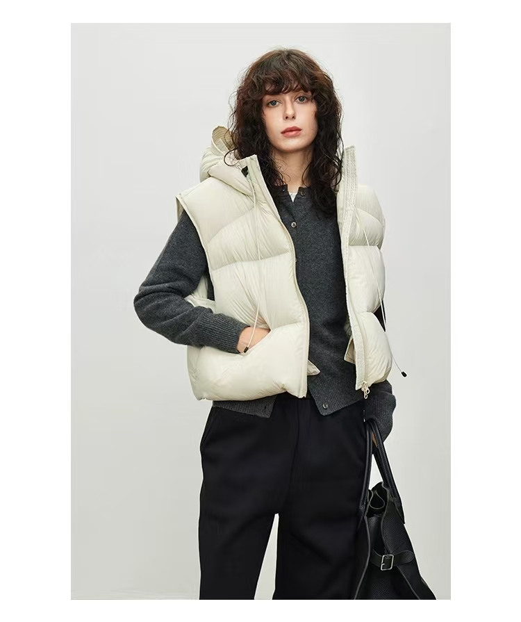 鹅绒蓬松连帽羽绒  时尚保暖轻薄休闲百搭马甲