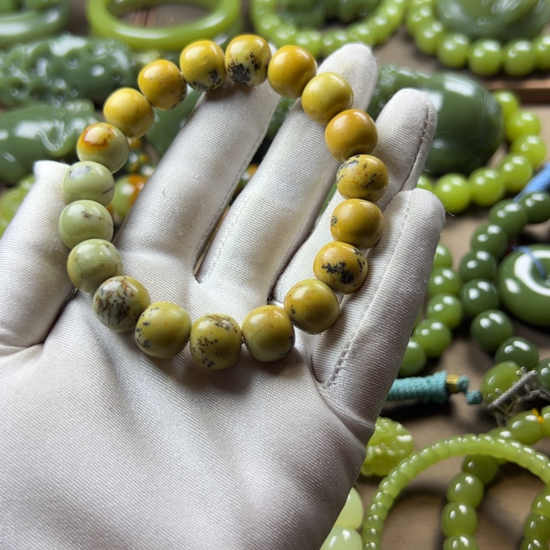 地***坤岫岩老玉（透闪石质玉）未镶嵌挂件