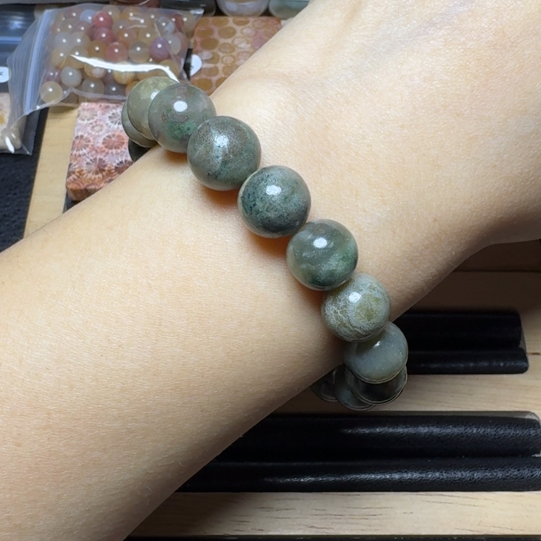 石英质玉11绿手串，保真色未镶嵌