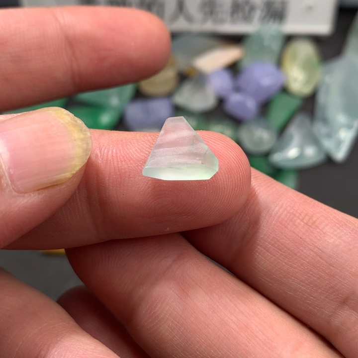 定制翡翠未镶嵌材料定制