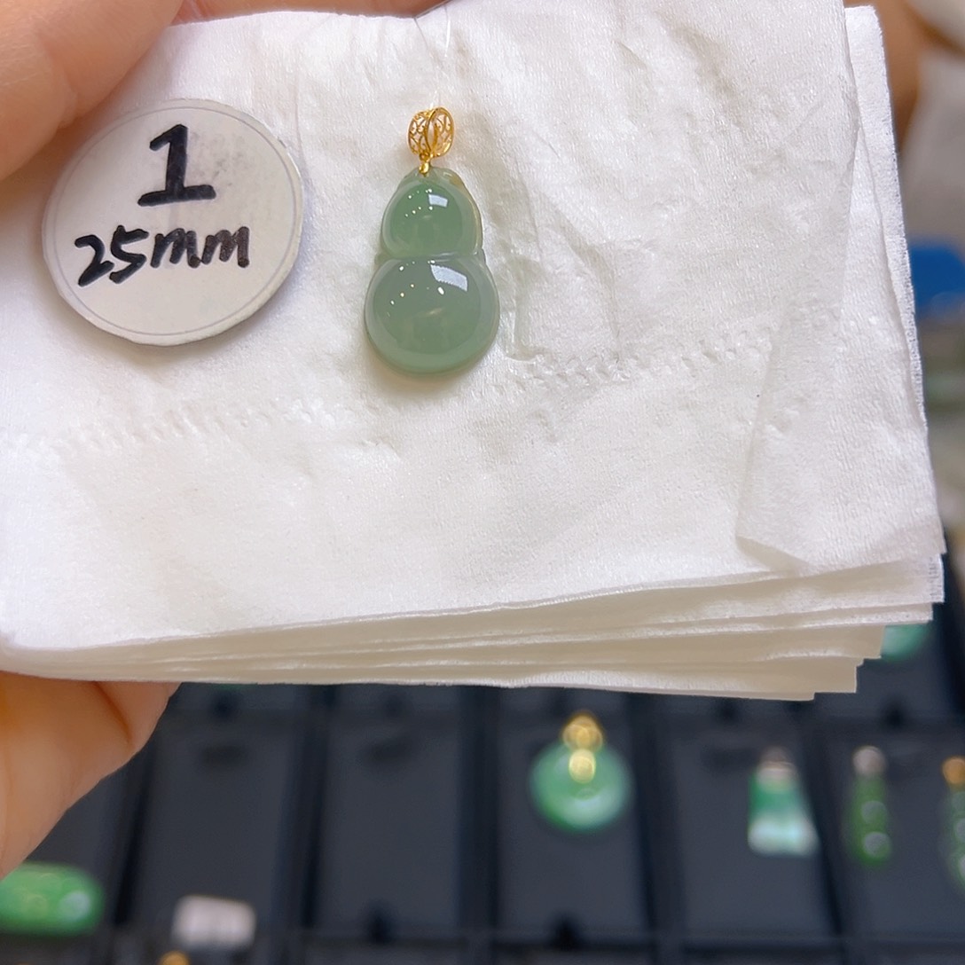 翡翠颈饰18K金镶嵌翡翠