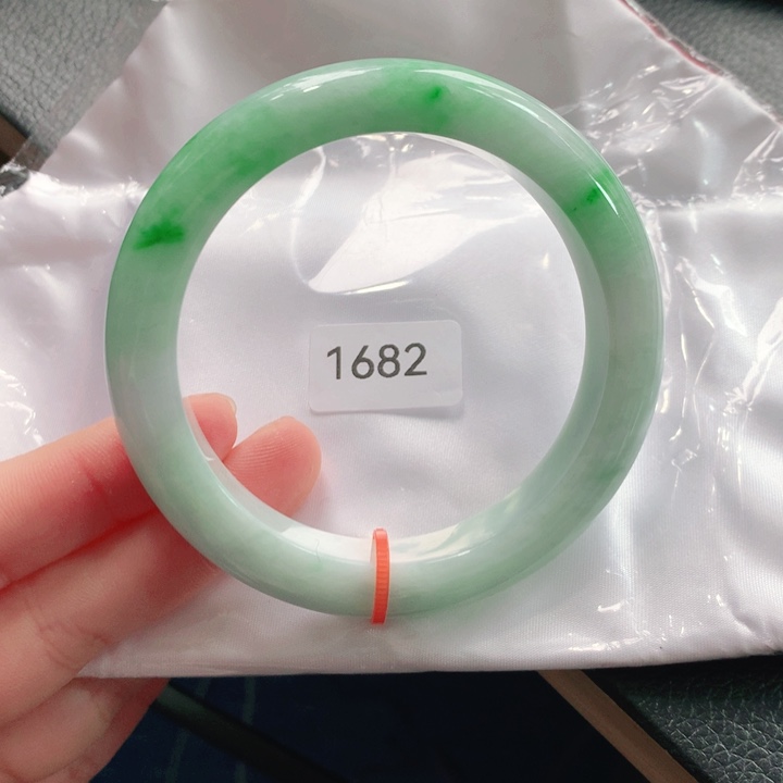 翡翠手镯未镶嵌天然翡翠手镯01