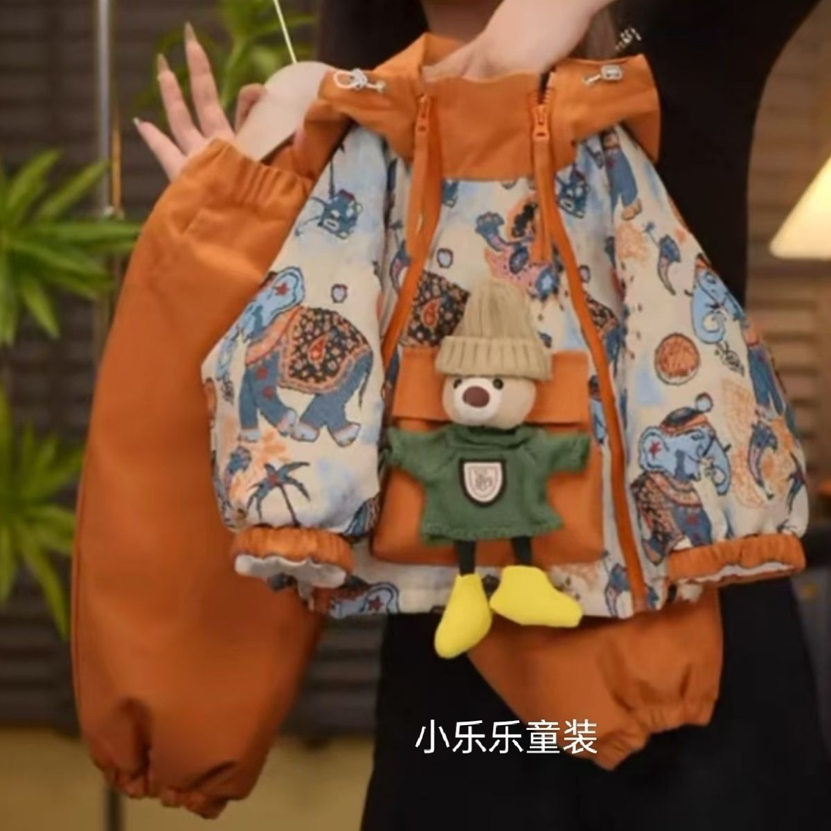 儿童冬季新款保暖外套男童加棉加厚衣服女童外套卡通套装棉服时尚