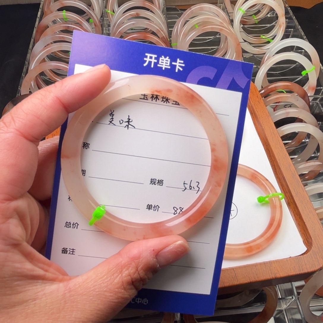 石英质玉手镯未镶嵌美***铺