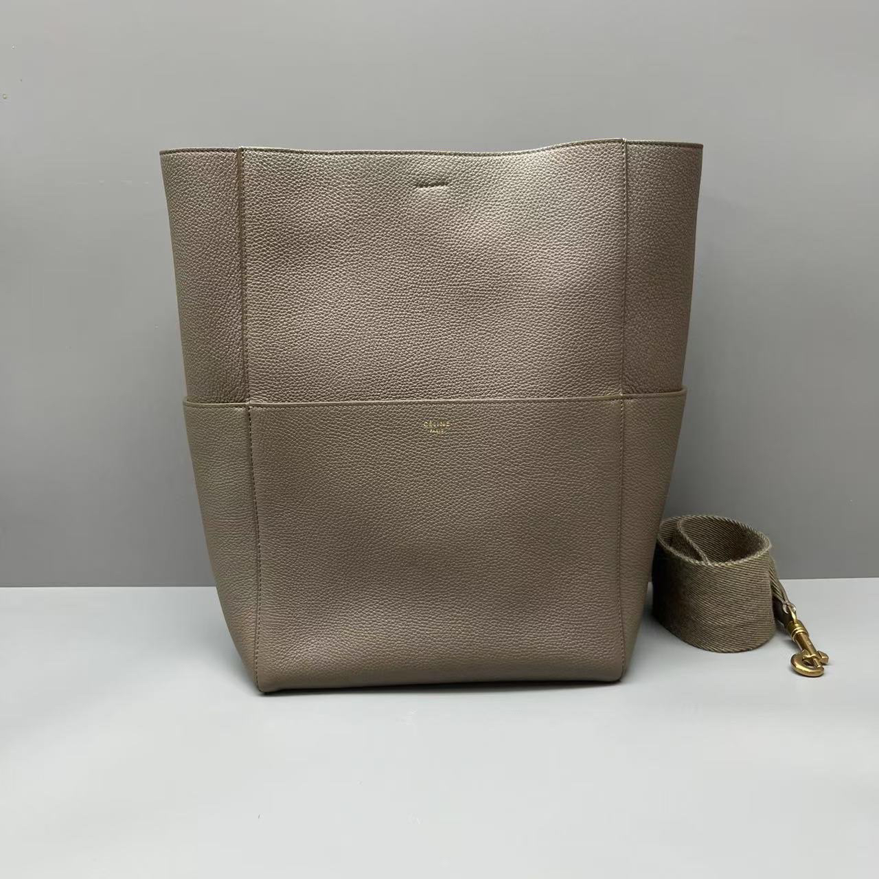 95新 Celine/思琳 荔枝纹牛皮Sangle水桶包 尺寸22*33 SV15040