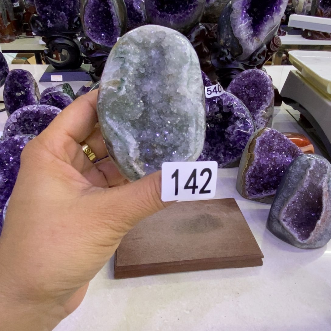 紫晶未镶嵌大型摆件（非配饰）