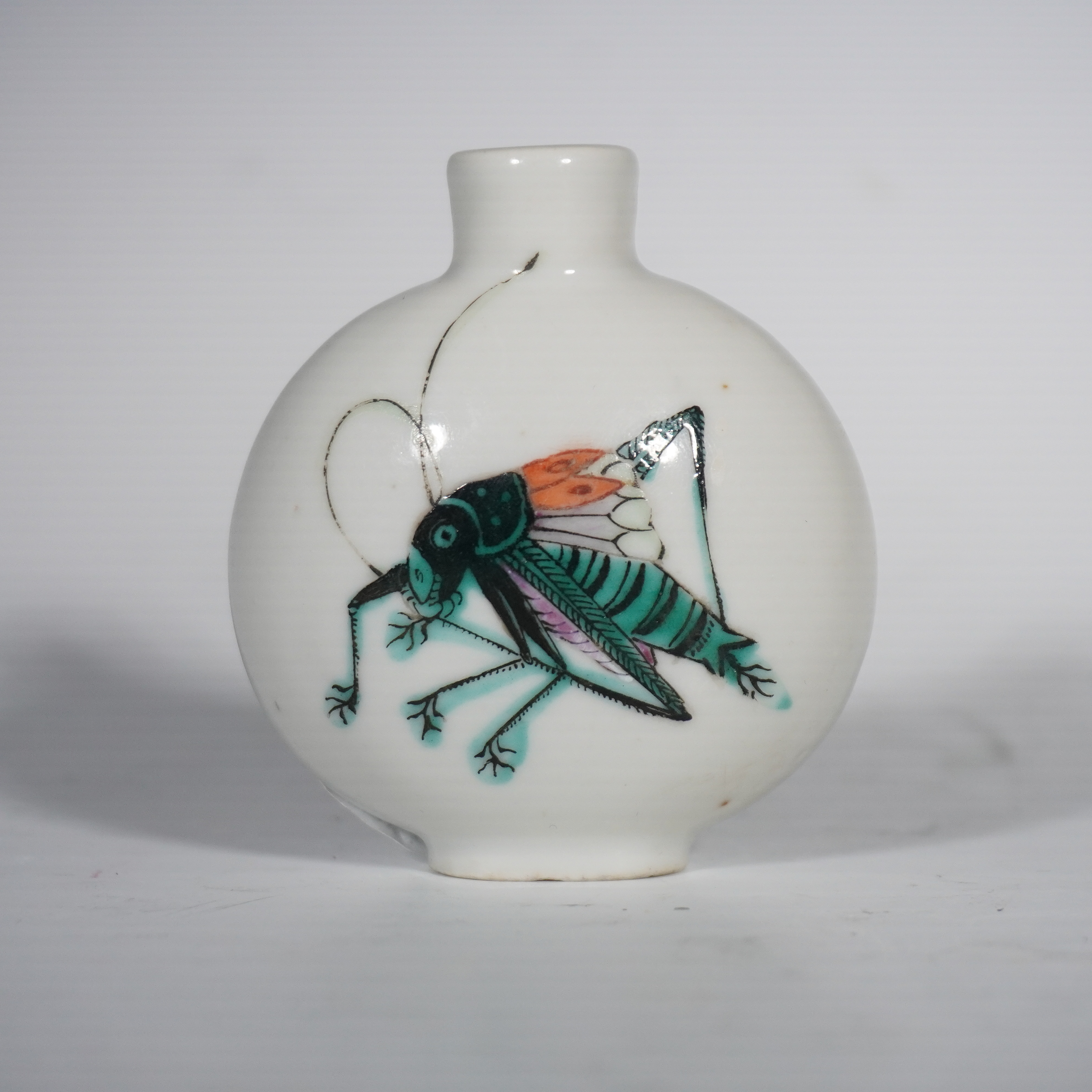 Lot 20104 清道光 粉彩蝈蝈鼻烟壶【古董拍卖】