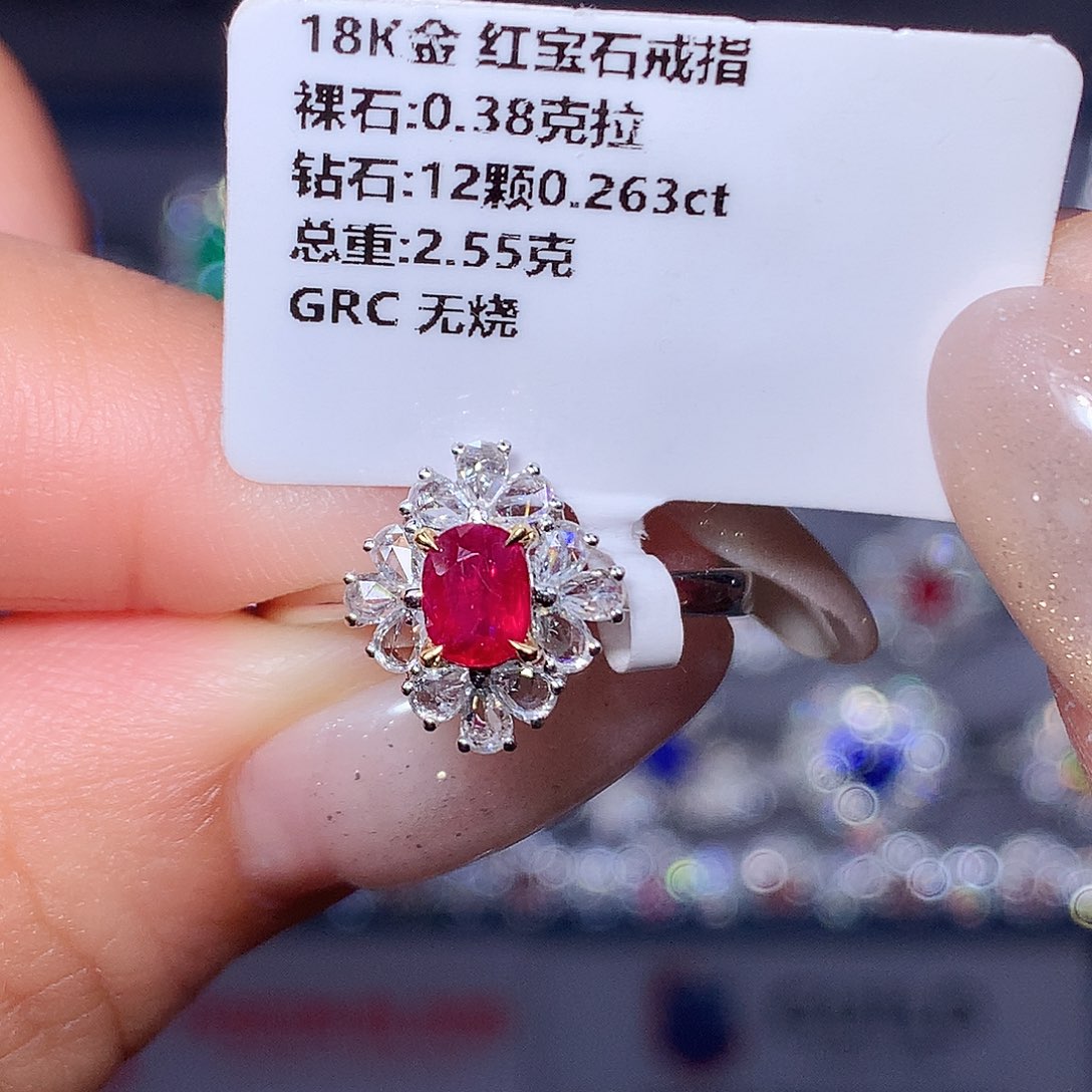 红宝石18K金镶嵌戒指