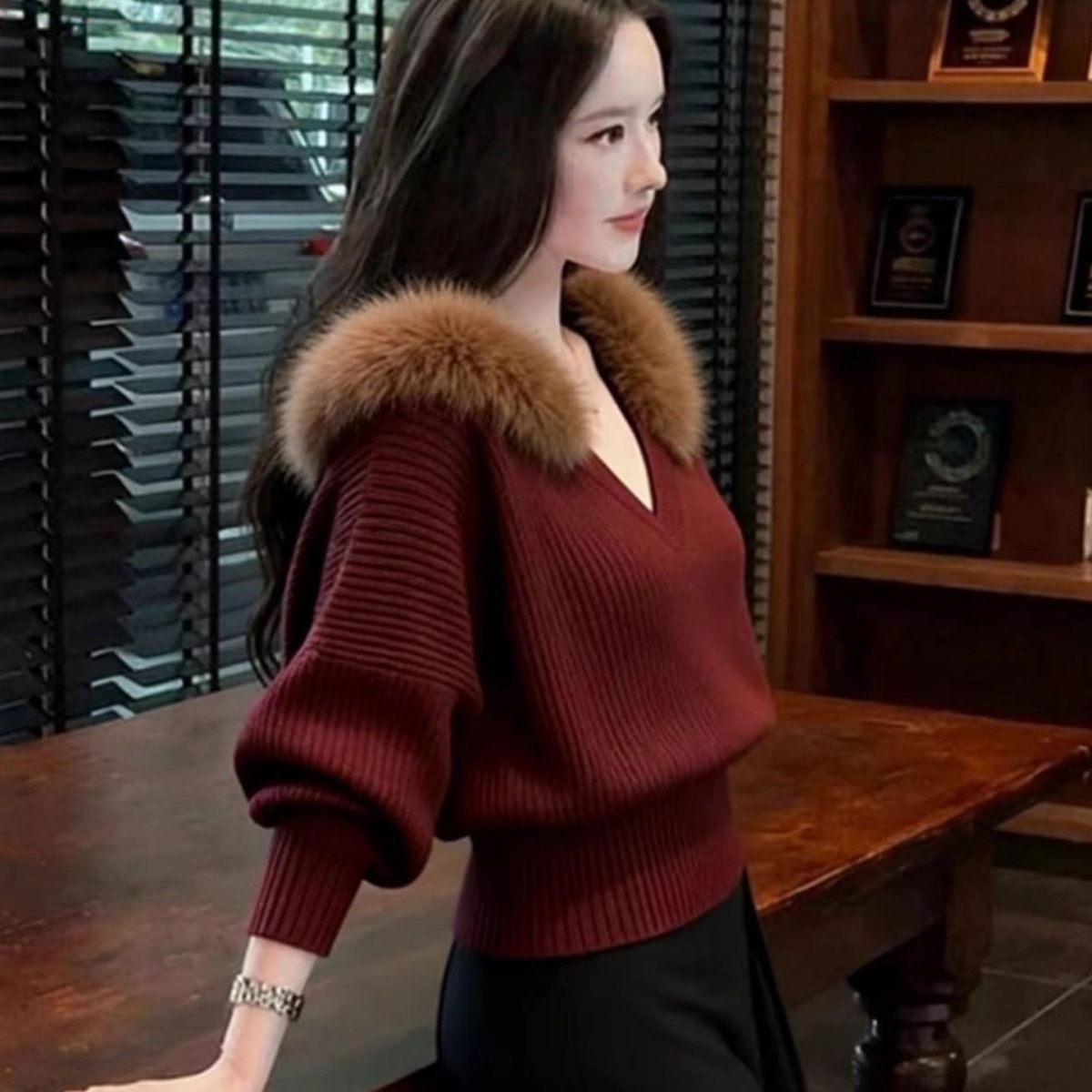 高端时尚v领针织衫2025冬季减龄好看休闲百搭洋气长袖上衣女