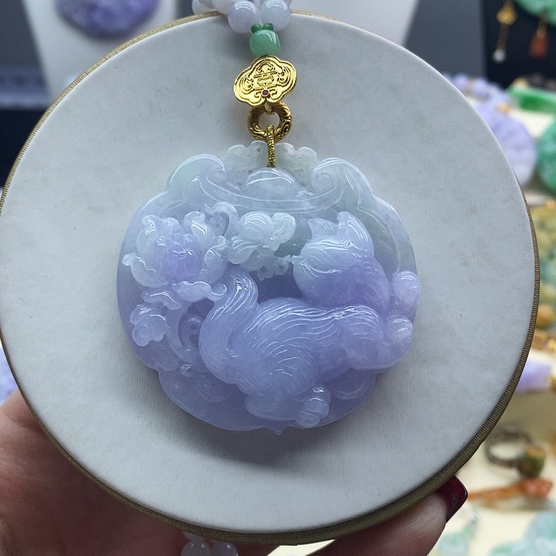 翡翠未镶嵌吊坠(赠链)