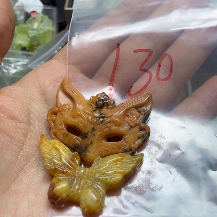 透闪石-蛇纹石玉挂坠未镶嵌