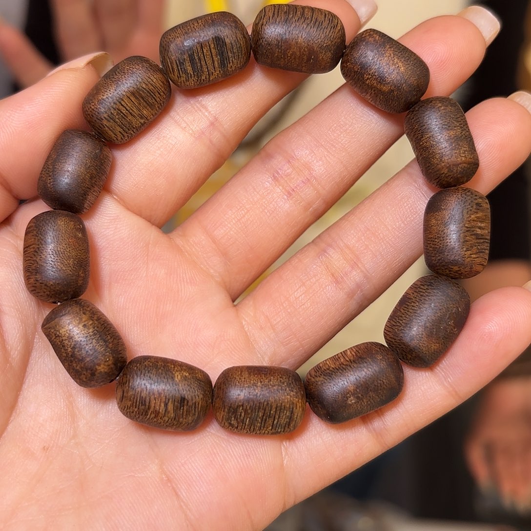 沉香手串奇楠留疤单圈10克➕乌身
