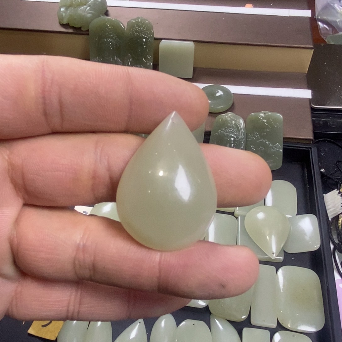 颈饰未镶嵌和田玉茉*024