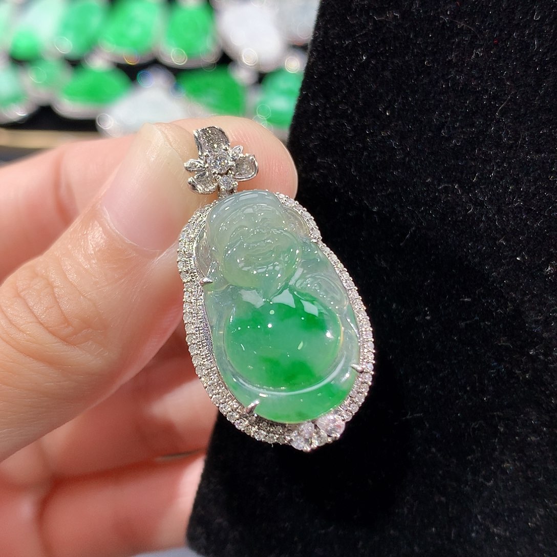 翡翠18K金镶嵌颈饰