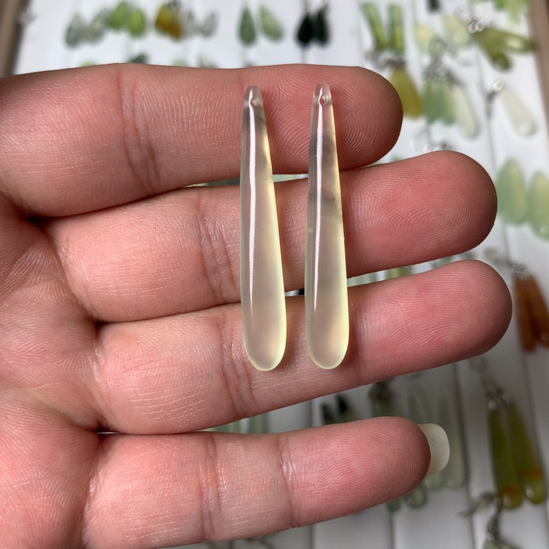 蛇纹石玉耳环未镶嵌