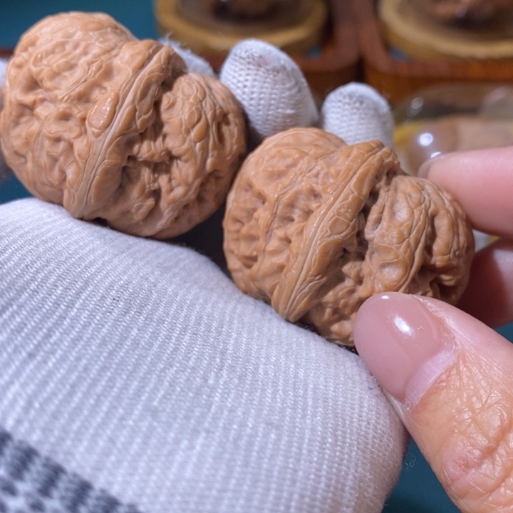 文玩核桃吊坠翘肩粗棱元宝