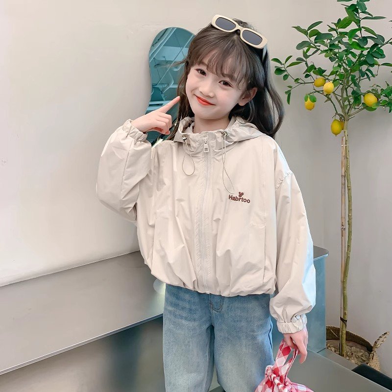  女童外套春秋款2025新款洋气儿冲锋衣春季小女孩运动连帽上衣