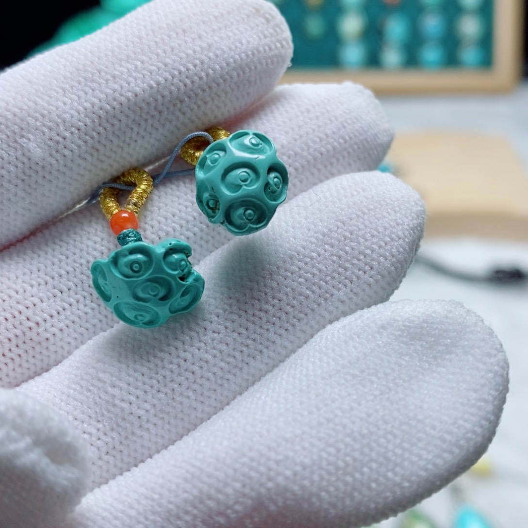 绿松石未镶嵌颈饰