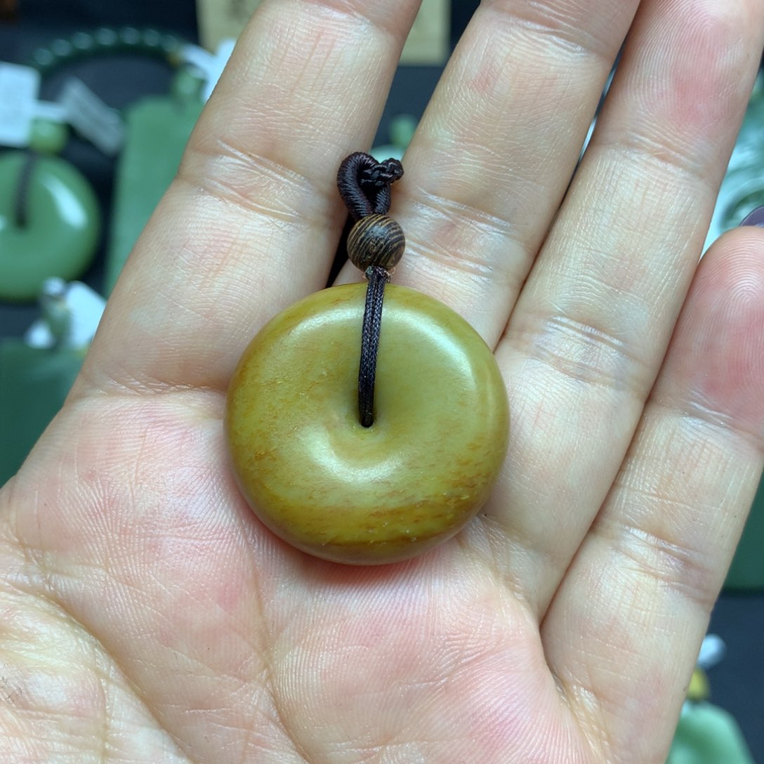 岫岩河磨玉（透闪石质玉）颈饰未镶嵌