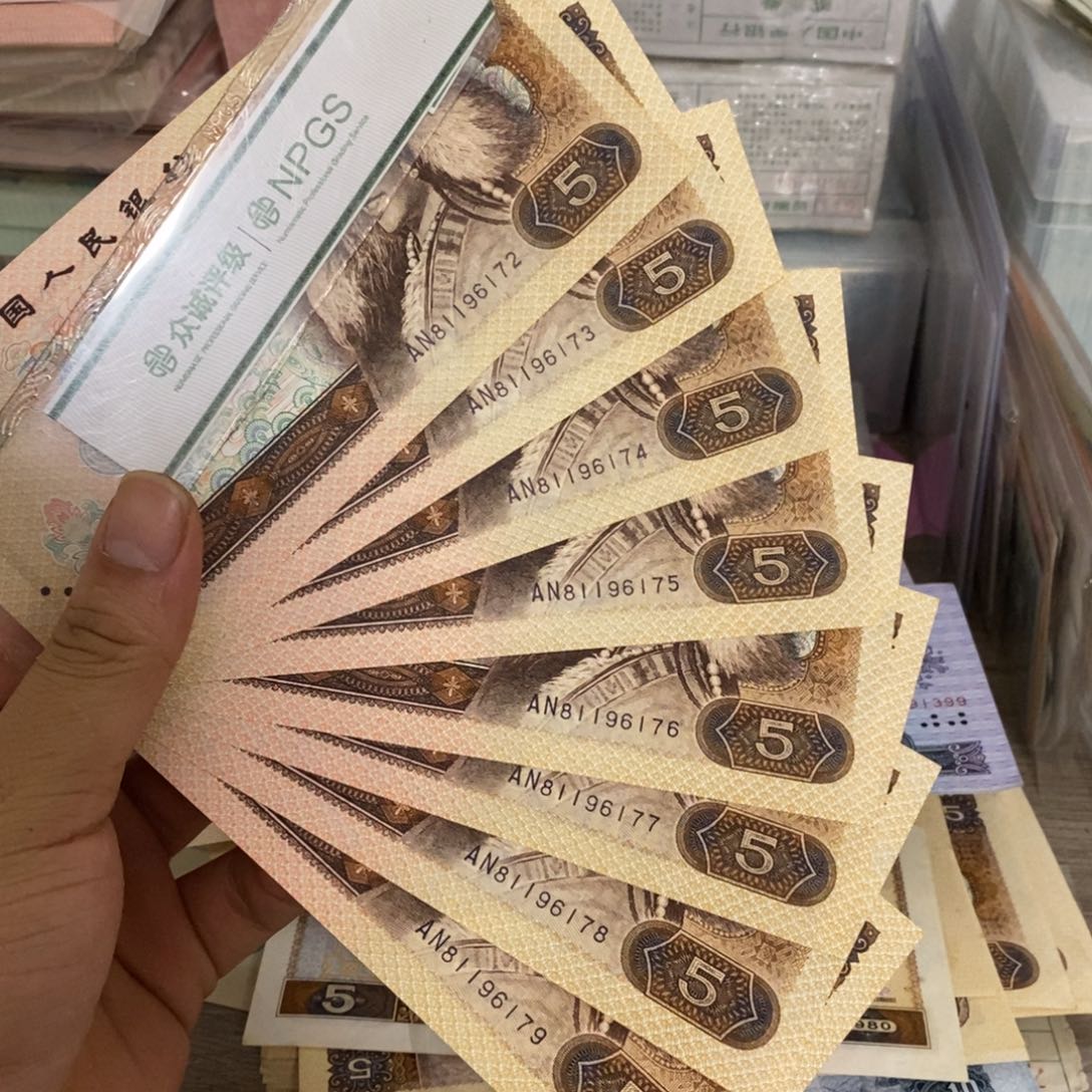 805直板8张连号不带4，72～79……