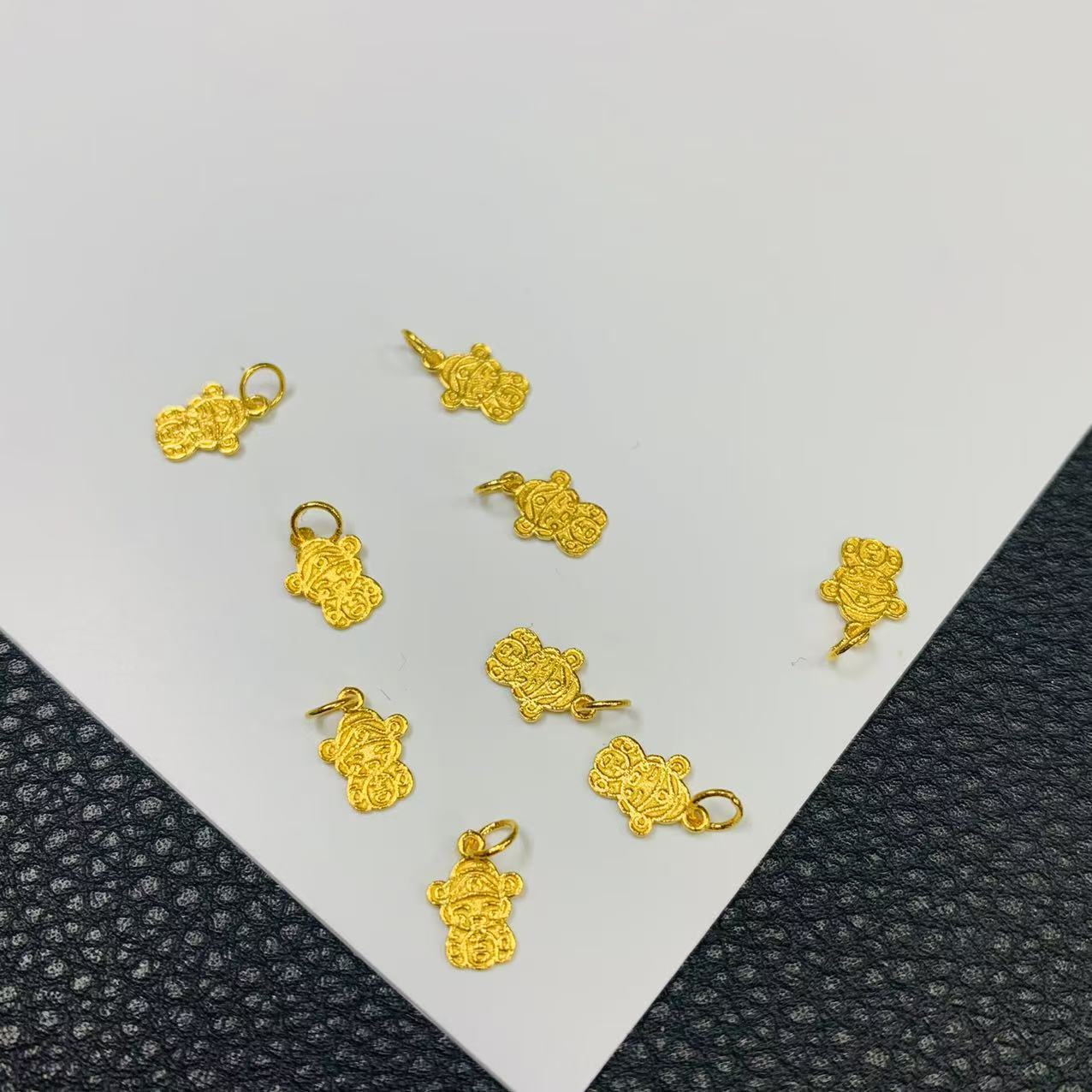 「戴琴珠宝」YZ4287-18K金财神配件-MF（多样性发其一）