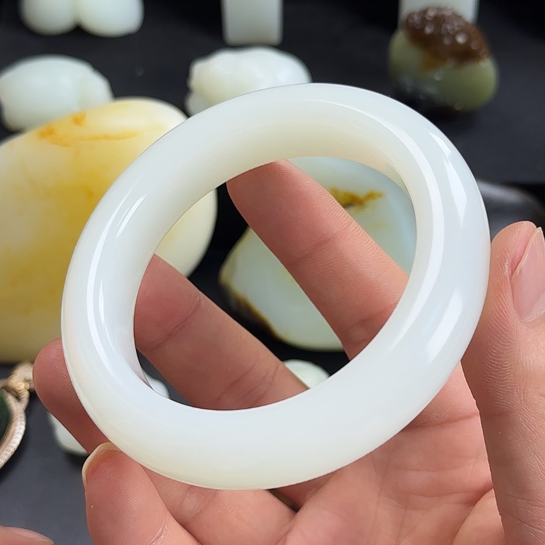 和田玉未镶嵌手镯俄料一级白正圈大白镯