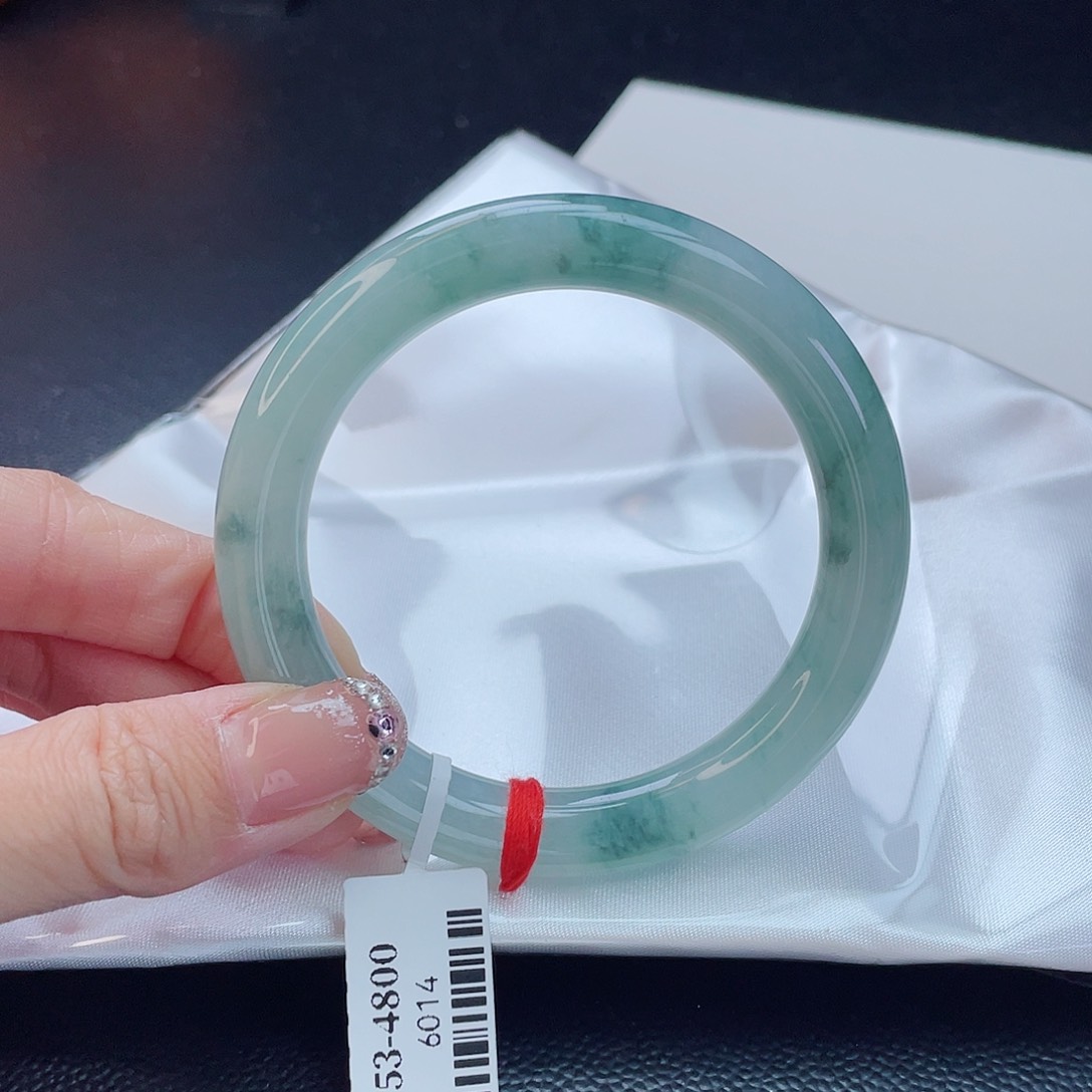 翡翠手镯未镶嵌翡翠