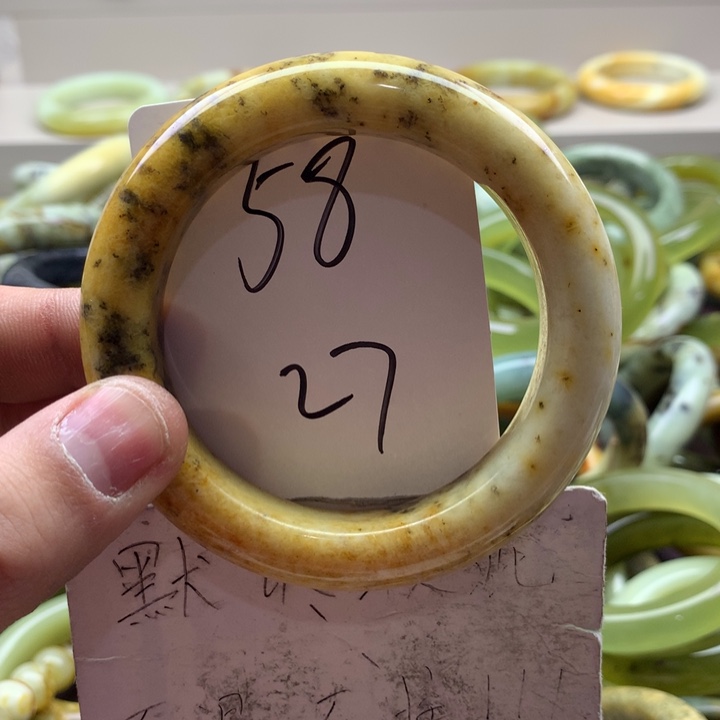 蛇纹石玉手镯未镶嵌