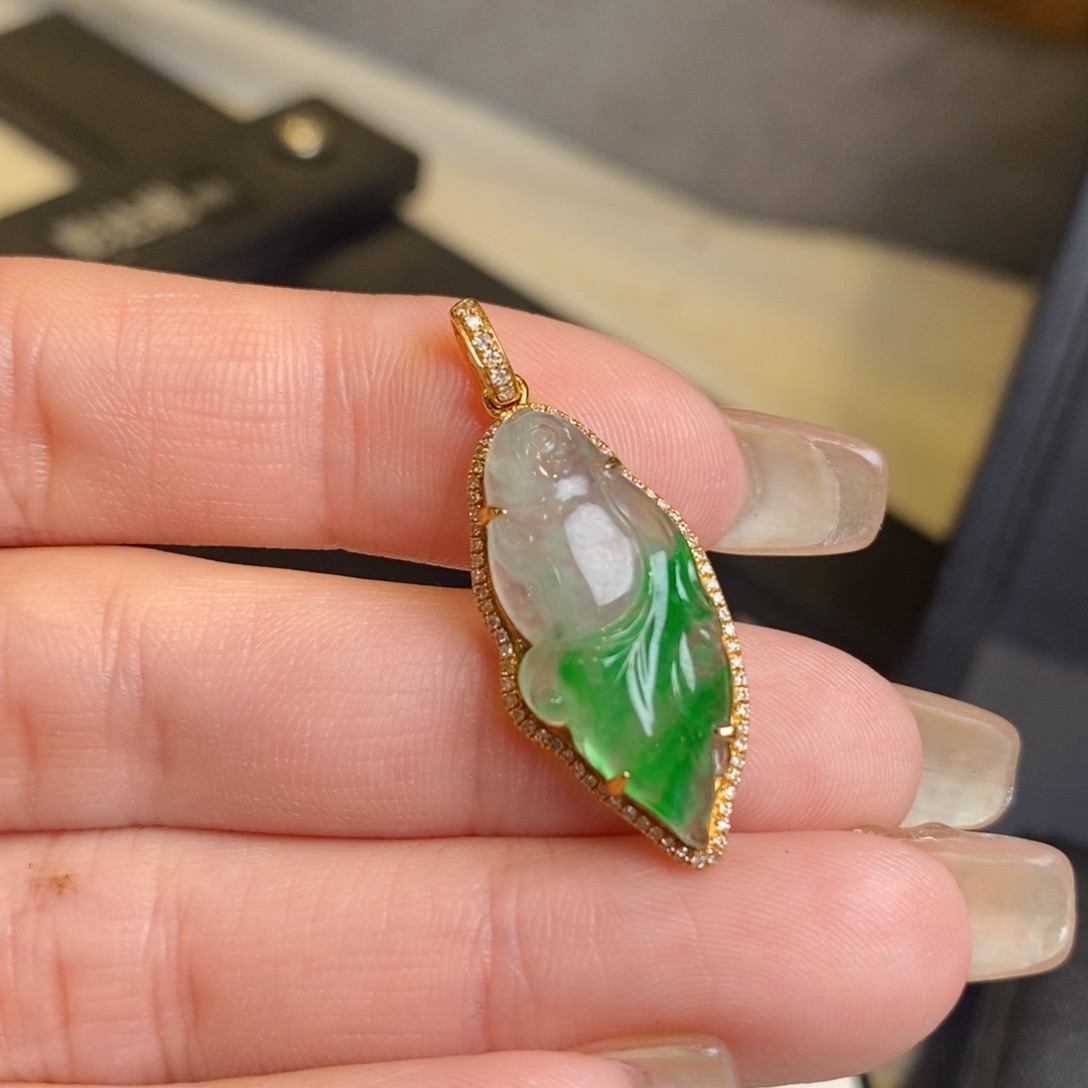 翡翠颈饰18K金镶嵌金鱼小滴溜吊坠