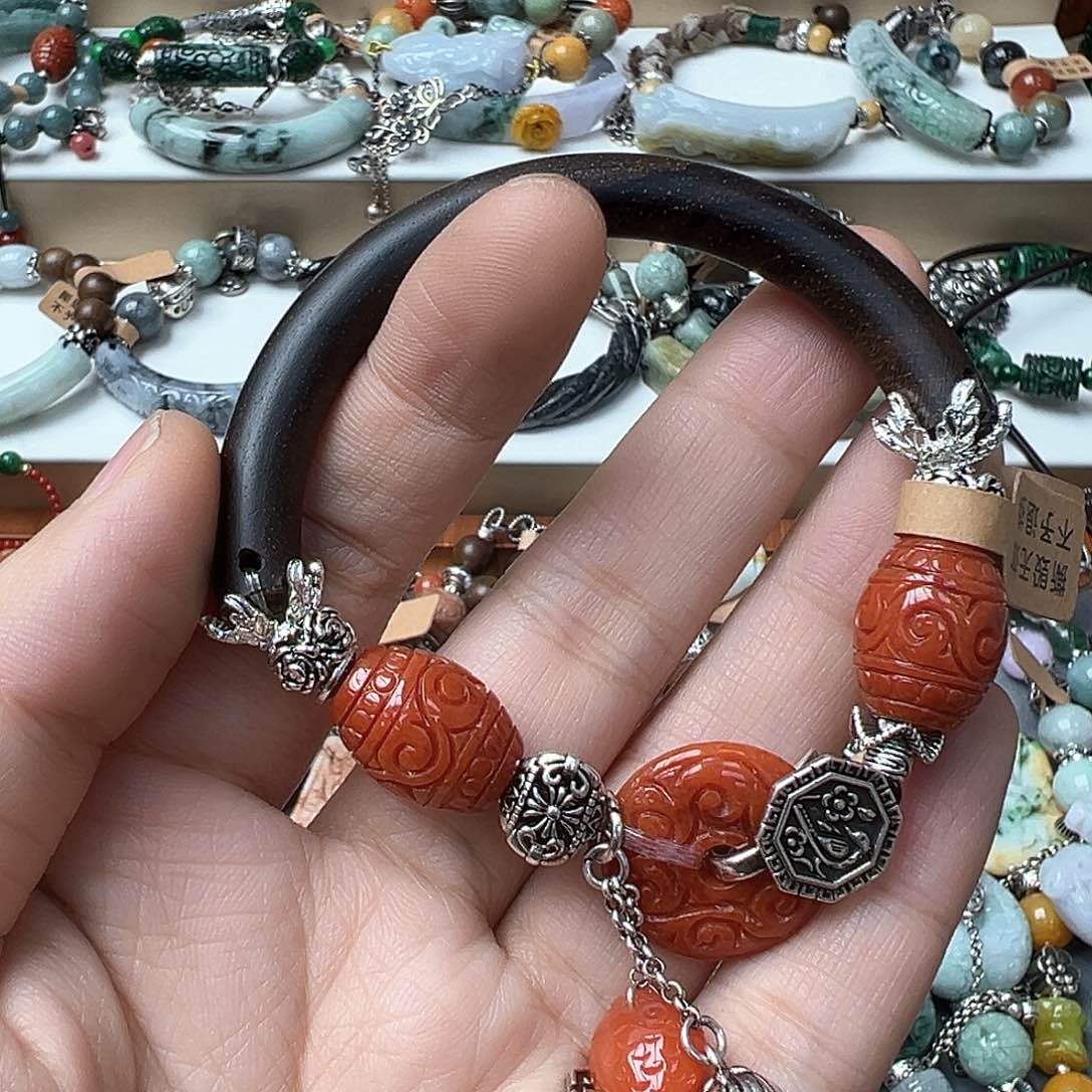 翡翠手链未镶嵌天**间