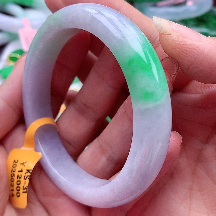 翡翠手镯未镶嵌翡翠