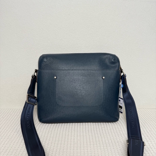 95新 LouisVuitton/路易威登 6125/时尚简约深蓝色全皮小号单肩包