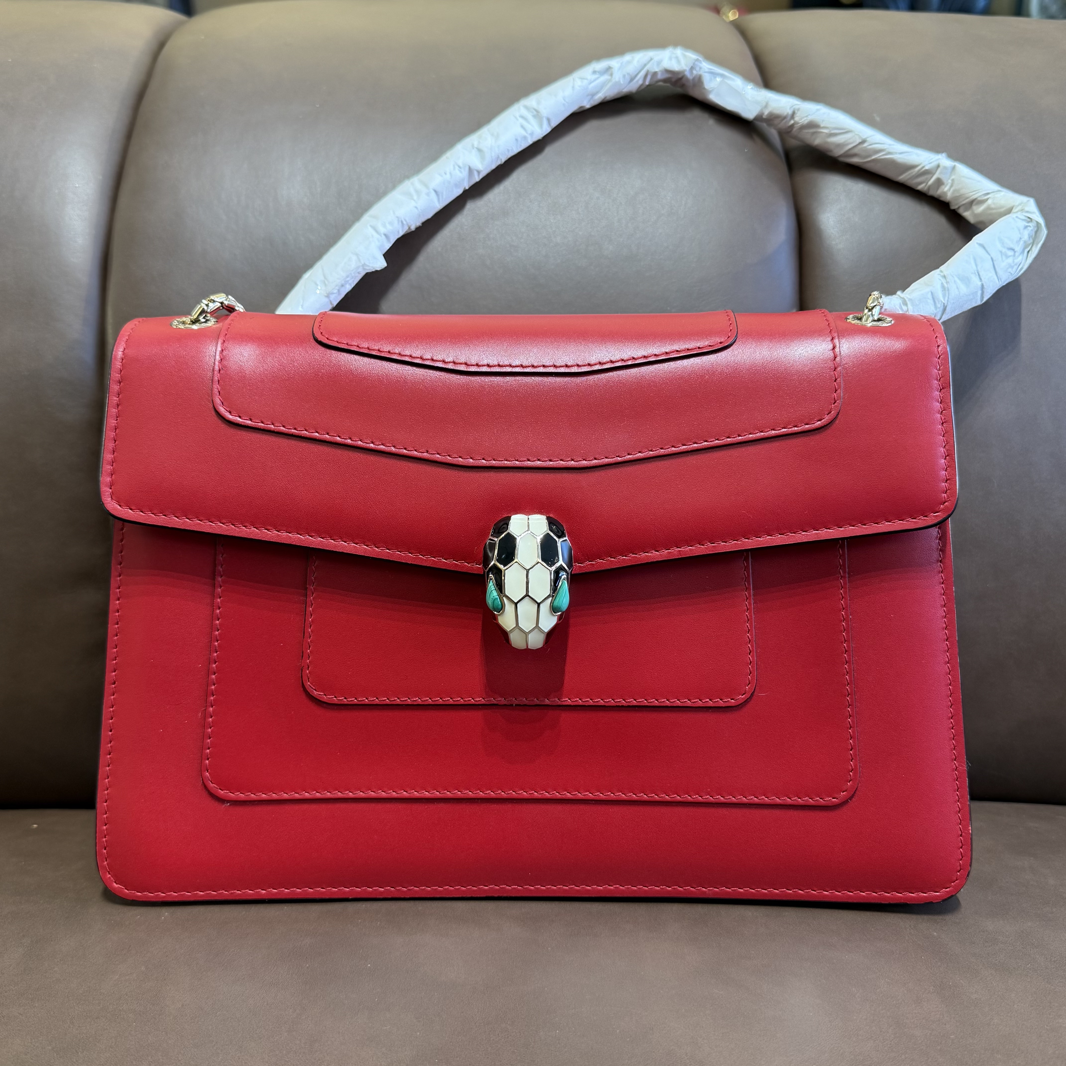 99新 BVLGARI/宝格丽 大红色蛇头包中号/包身无划痕