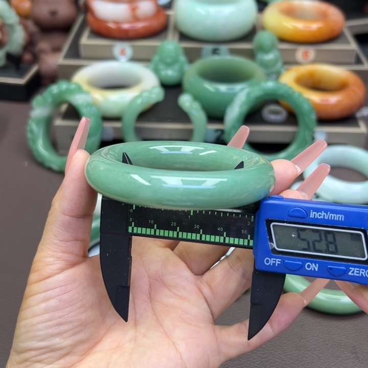 未镶嵌手镯石英岩玉