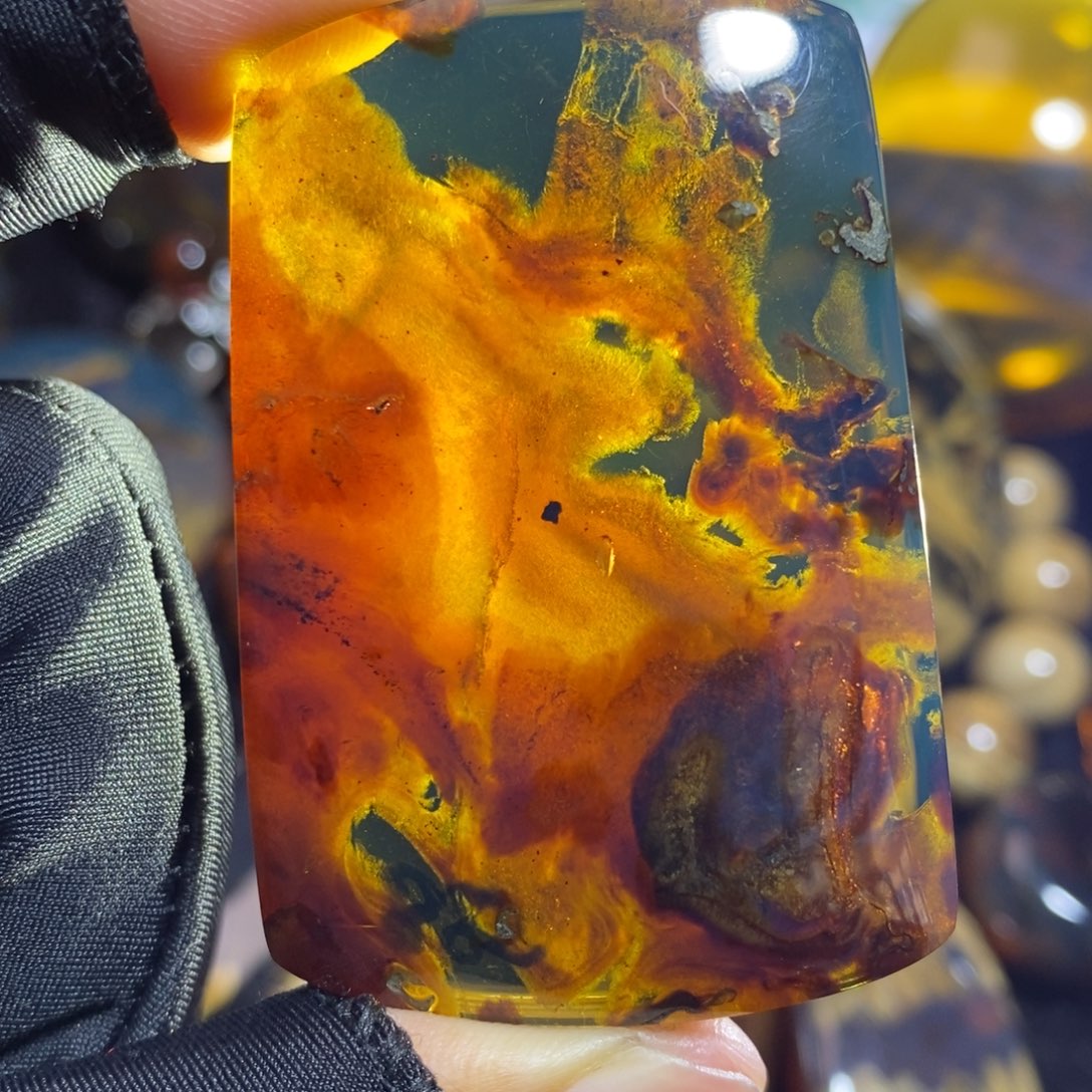 琥珀未镶嵌裸石。。。