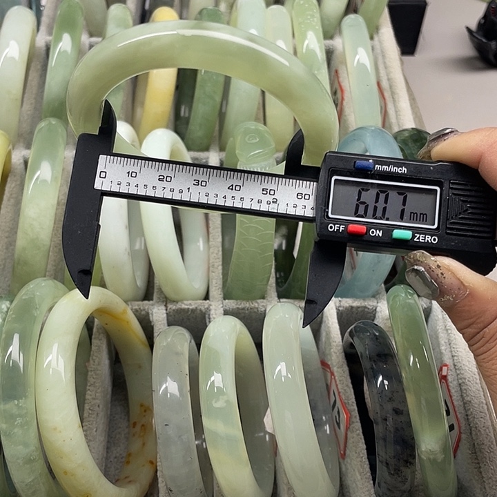 蛇纹石玉未镶嵌手镯48