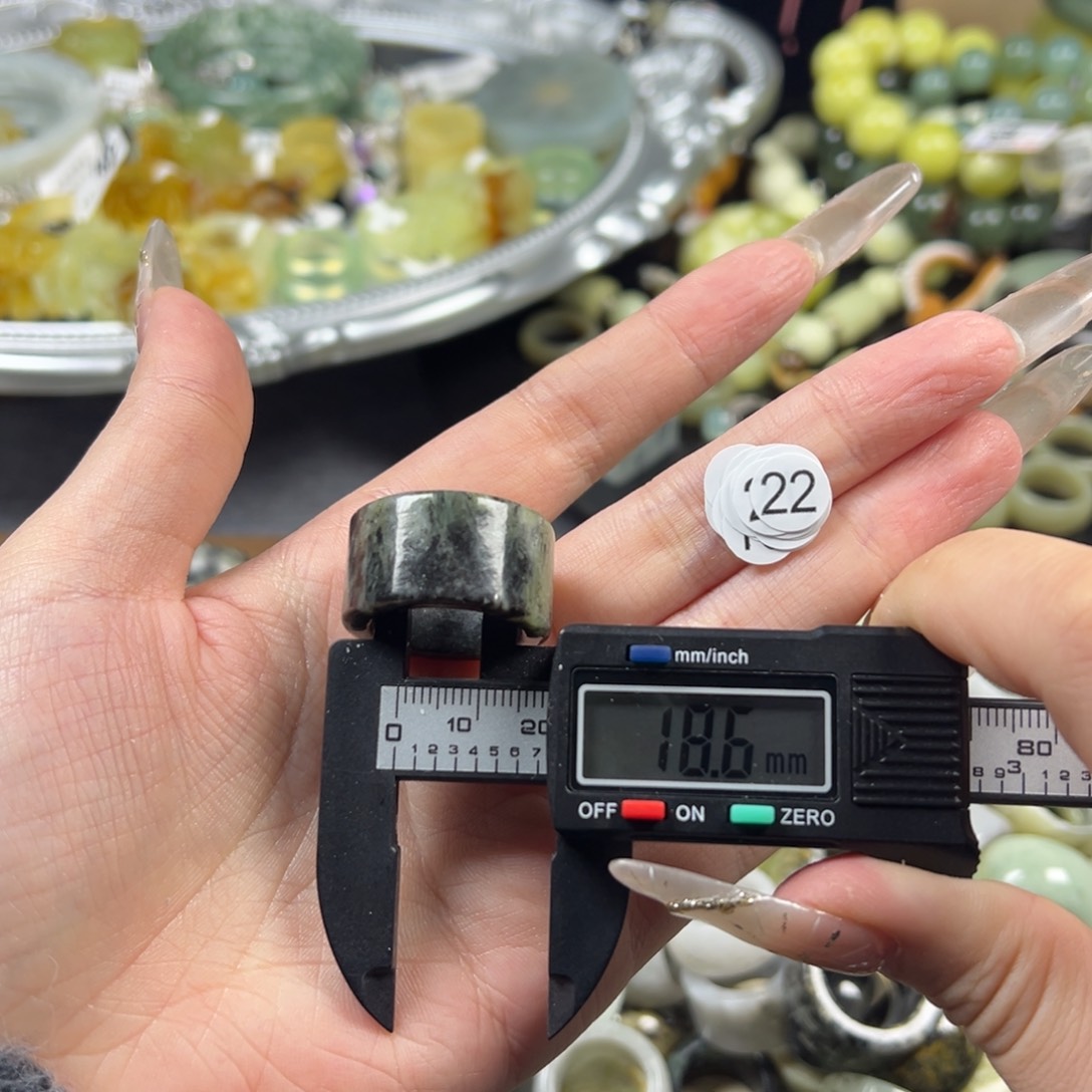 蛇纹石玉未镶嵌戒指