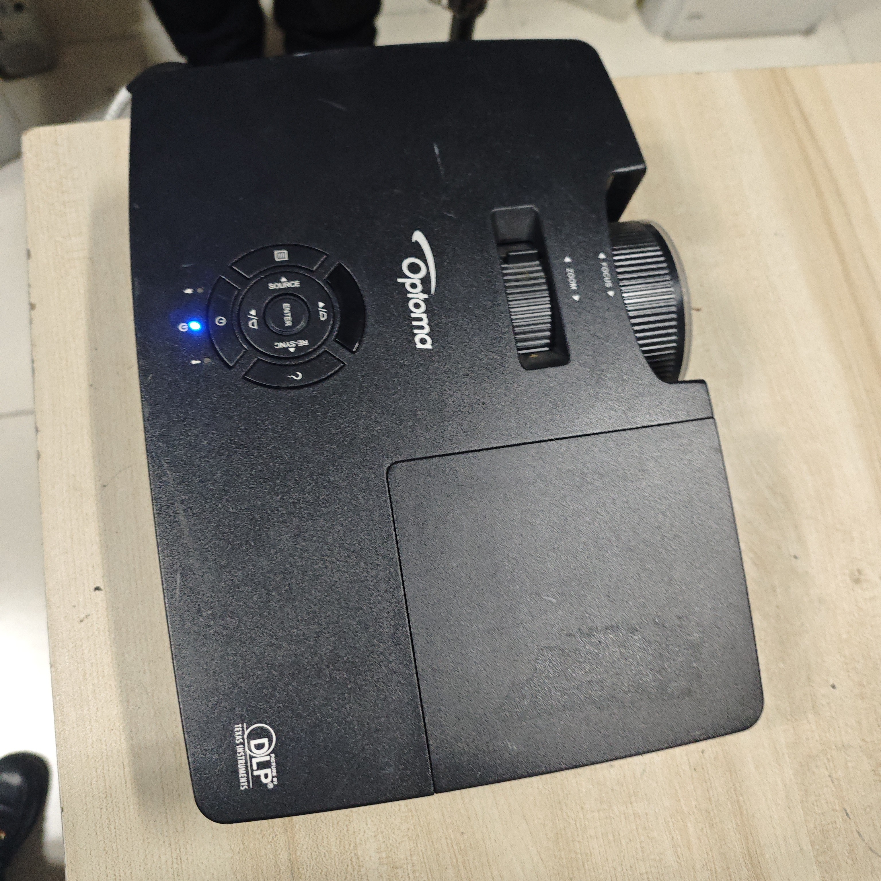 高清长焦投影仪运费到付