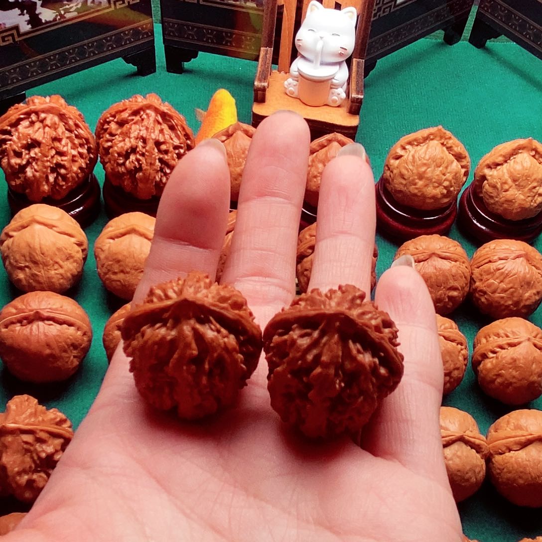 文玩核桃把件蚂蚁官帽